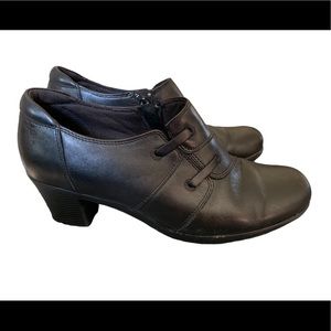 Clarks Bendables Black Leather Bootie Chunk Heel Women’s Size 9